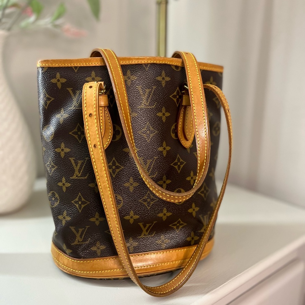 Louie Vuitton Monogram bucket Petit